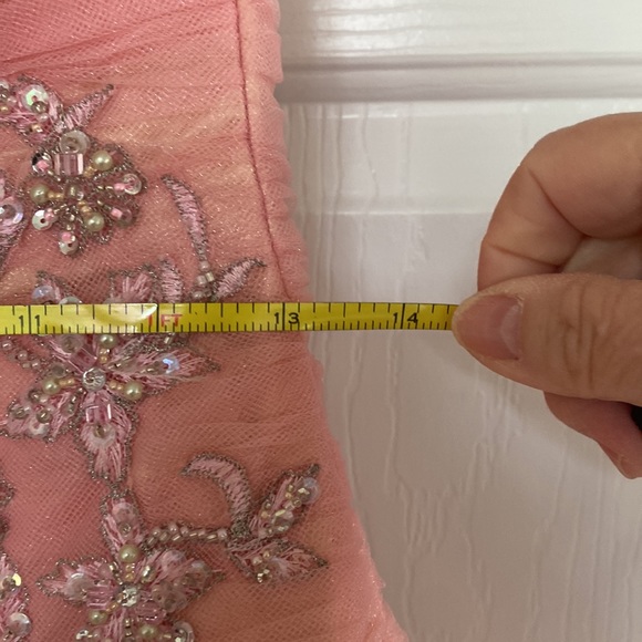 Prom gown size 4 
Great color and sparkle - Picture 14 of 15